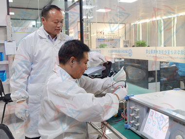 維修工程師儀器檢測圖片 維修工程師儀器檢測圖片