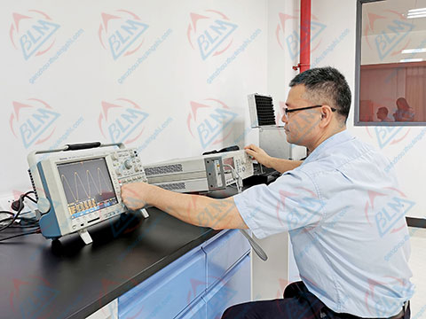 無(wú)線電儀器校準(zhǔn)實(shí)驗(yàn)室圖片 無(wú)線電儀器校準(zhǔn)實(shí)驗(yàn)室圖片